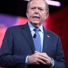 Lou Dobbs height profile photo