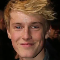 Louis Hofmann height profile photo