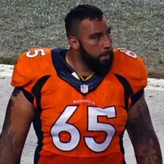 Louis Vasquez (American football) height profile photo