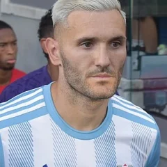 Lucas Pérez height profile photo