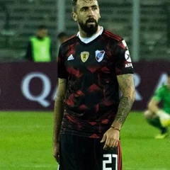 Lucas Pratto height profile photo