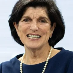 Luci Baines Johnson height profile photo