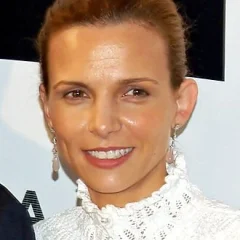 Luciana Pedraza height profile photo