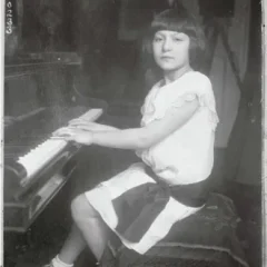 Lucie Stern height profile photo
