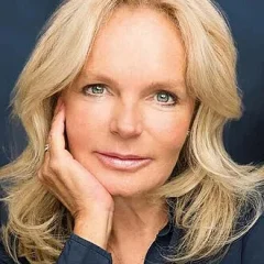Lucinda Riley height profile photo