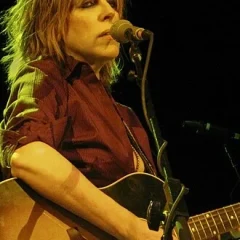 Lucinda Williams height profile photo