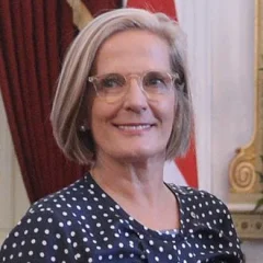 Lucy Turnbull height profile photo