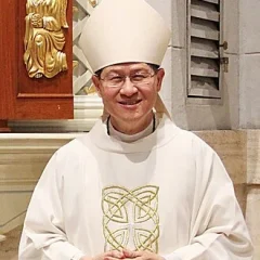 Luis Antonio Tagle height profile photo