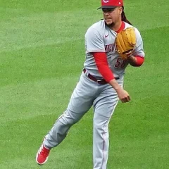 Luis Castillo (pitcher, born 1992) height profile photo
