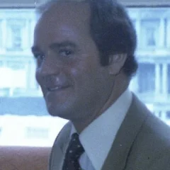 Luis Estévez height profile photo