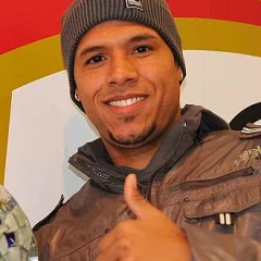 Luís Fabiano height profile photo