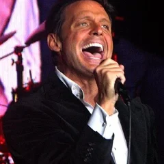 Luis Miguel height profile photo