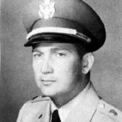 Luis Posada Carriles height profile photo