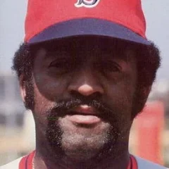 Luis Tiant height profile photo