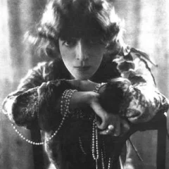 Luisa Casati height profile photo