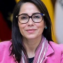 Luisa González height profile photo