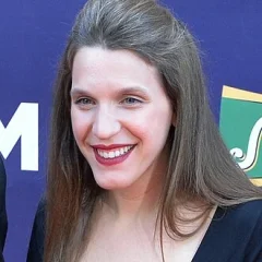 Luísa Sobral height profile photo
