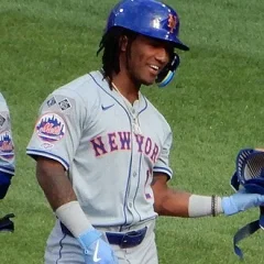 Luisangel Acuña height profile photo