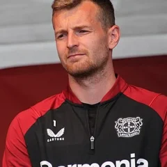 Lukas Hradecky height profile photo