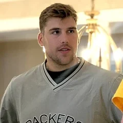 Lukas Van Ness height profile photo