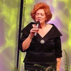 Lulu Roman height profile photo