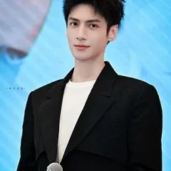 Luo Yunxi height profile photo