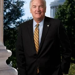 Luther Strange height profile photo