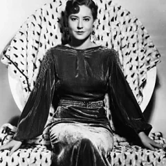 Mae Clarke height profile photo