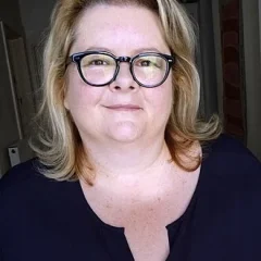 Magda Szubanski height profile photo