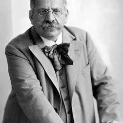 Magnus Hirschfeld height profile photo