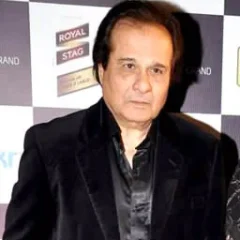 Manhar Udhas height profile photo