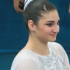 Manila Esposito height profile photo