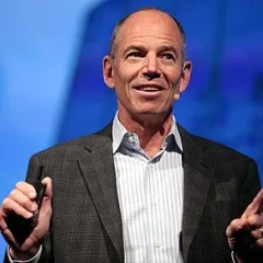 Marc Randolph height profile photo