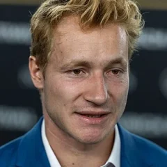 Marco Odermatt height profile photo