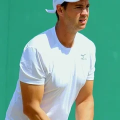 Marcus Willis height profile photo