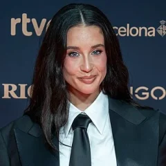 María Pedraza height profile photo