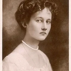 Marie-Adélaïde, Grand Duchess of Luxembourg height profile photo