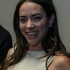 Mariel Molino height profile photo