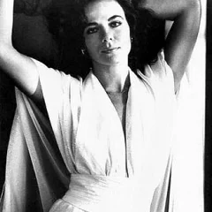 Marilù Tolo height profile photo