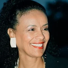 Marilyn McCoo height profile photo