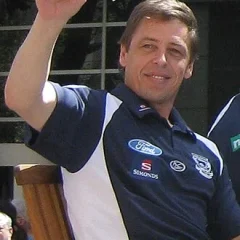 Mark Thompson (footballer) height profile photo