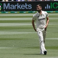 Mark Wood (cricketer) height profile photo