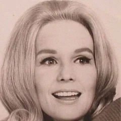 Marla Adams height profile photo
