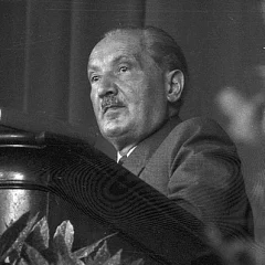 Martin Heidegger height profile photo