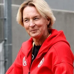 Martina Voss-Tecklenburg height profile photo