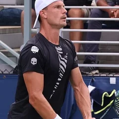 Márton Fucsovics height profile photo