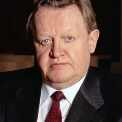Martti Ahtisaari height profile photo