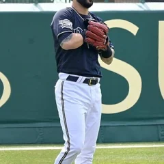 Marwin González height profile photo
