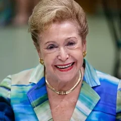 Mary Higgins Clark height profile photo