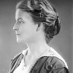 Mary Margaret O'Reilly height profile photo